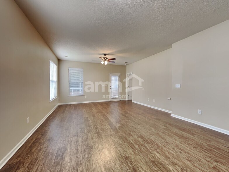 Building Photo - 60 Creek Bend Dr