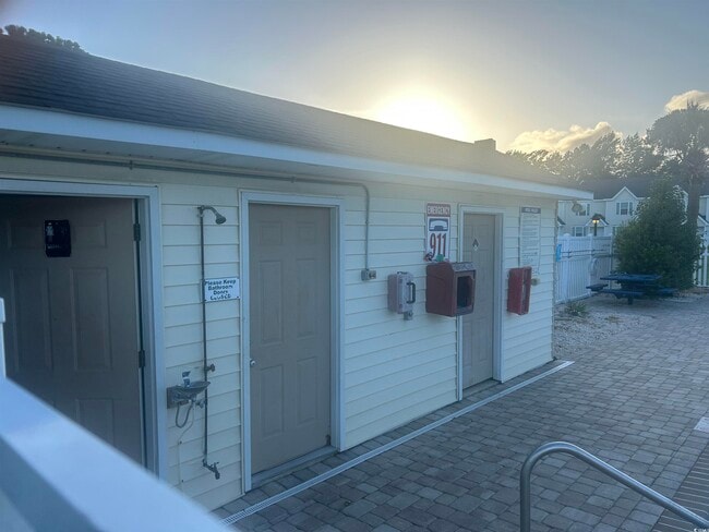 Building Photo - 4150 Horseshoe Rd N
