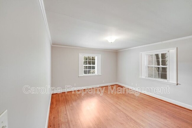 Building Photo - 2417 Laburnum Ave