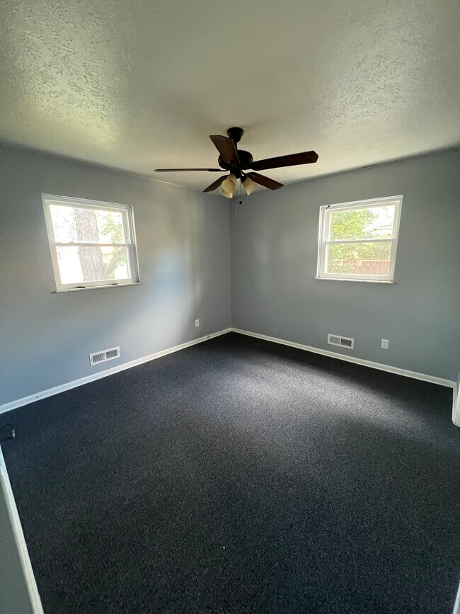 Building Photo - 7903 Ackley Rd