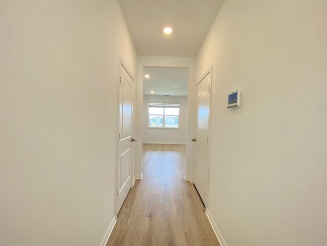 Building Photo - 404 Brody Ln