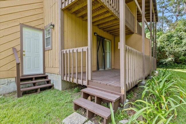 Building Photo - 1557 Live Oak Dr