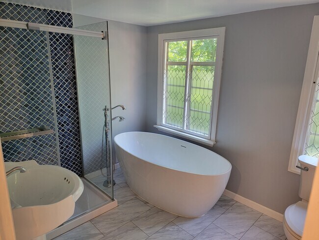 Building Photo - 73 Huntington Hills Ctr