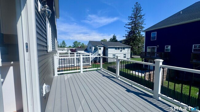 Building Photo - 44 Mettler St