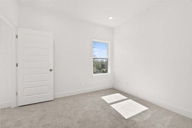 Building Photo - 5304 Lynnfield St