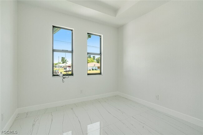 Building Photo - 4725-4727-4727 27th St SW