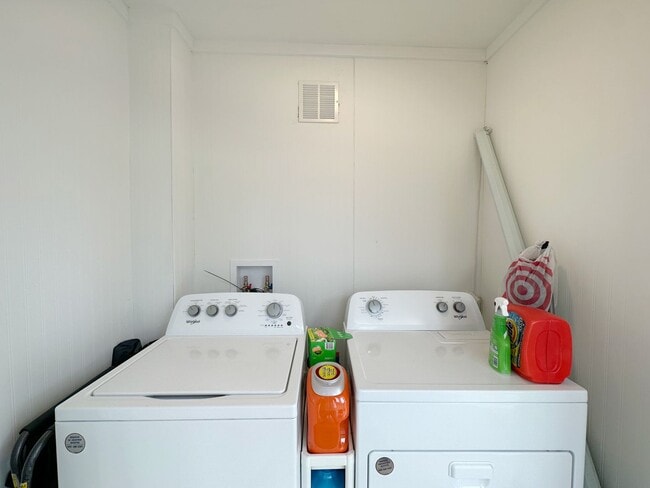 Building Photo - Porter's Parkside -  2 Bedroom, 2 Bathroom...