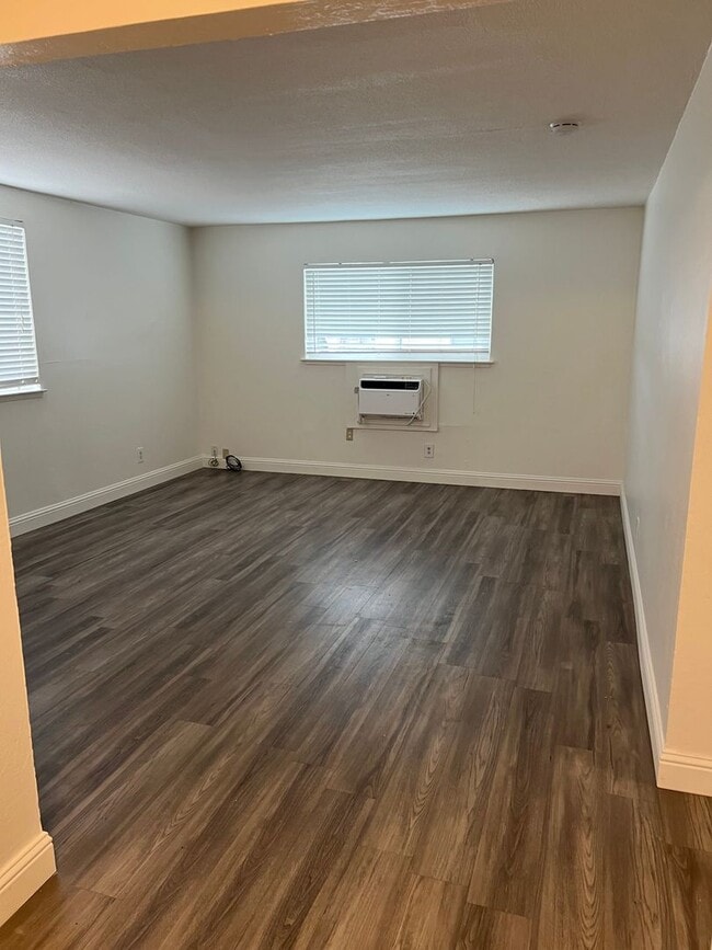 Building Photo - NICE APARTMENT IN ROSEVILLE!!