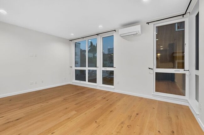 Building Photo - ULTRA-MODERN Townhome w/AC and Views in the Heart of Eastlake!