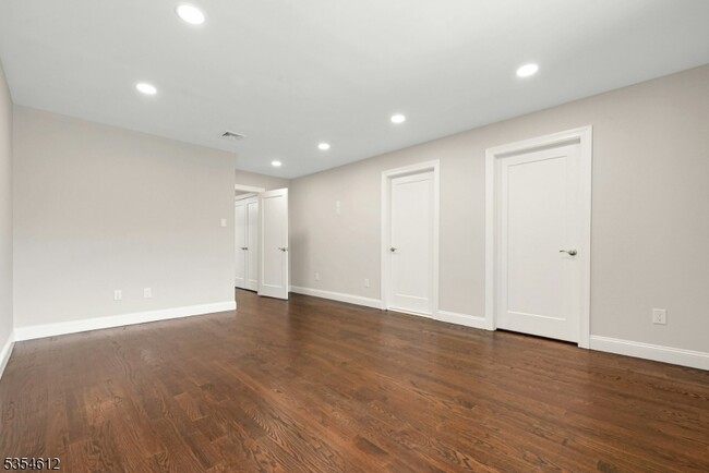 Building Photo - 266 Garibaldi Ave