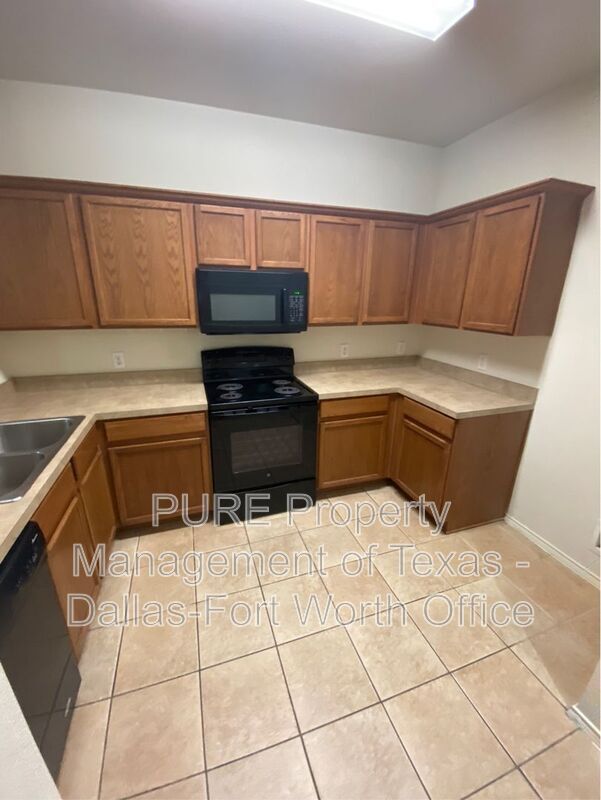 Building Photo - 2734 Hyde Park Dr