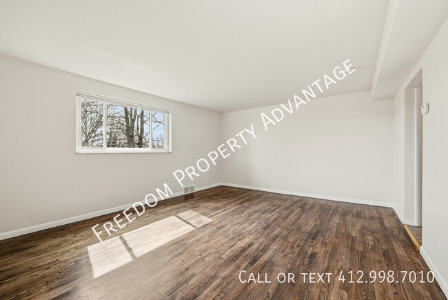 Building Photo - 2540 Park Hill Dr