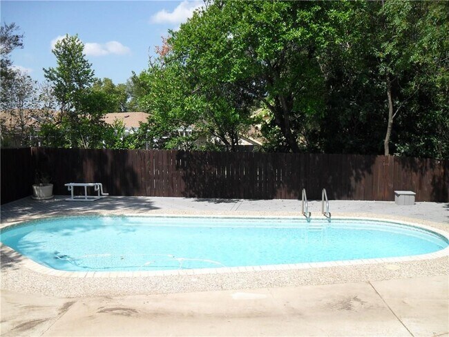 Building Photo - 4804 Greystone Dr
