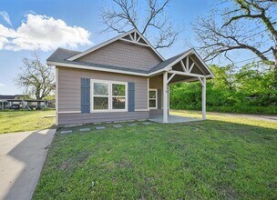 Building Photo - 3-Bedroom Haven for in Peaceful Denison