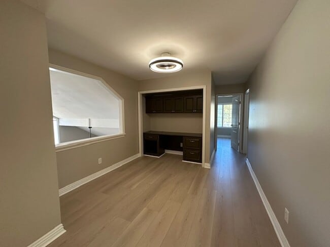 Building Photo - Stunning Newbury Park Home in model condit...