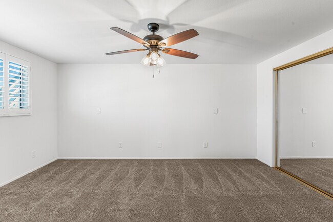 Building Photo - 221 Rossmore Dr