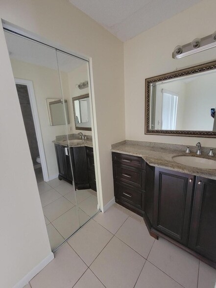 Building Photo - 2306 SW 82nd Ter