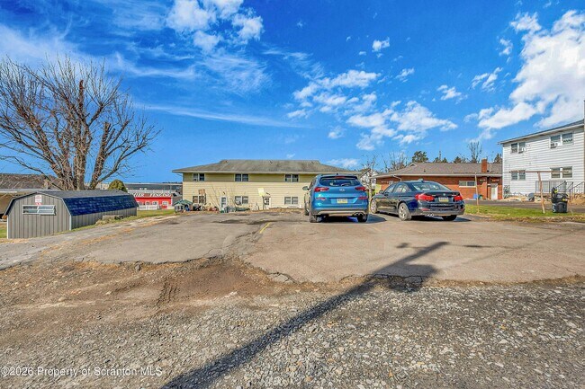 Building Photo - 809 Moosic Rd