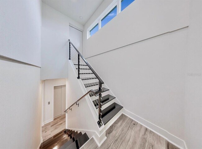 Building Photo - 771 Gran Kaymen Way