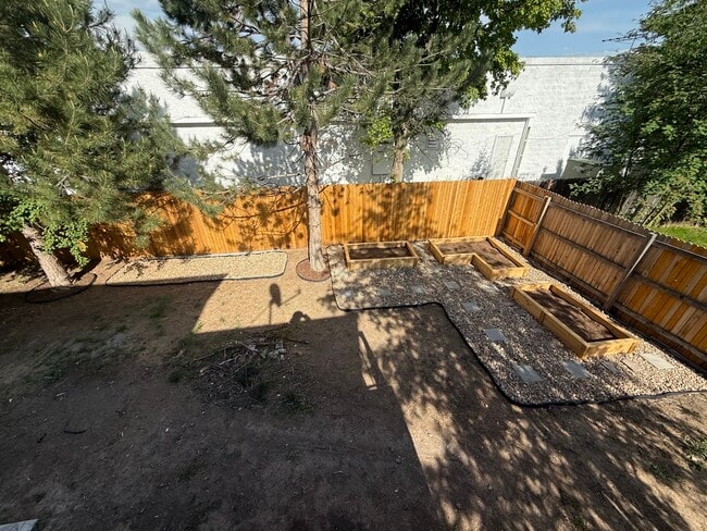 Building Photo - 2060 Yarrow St