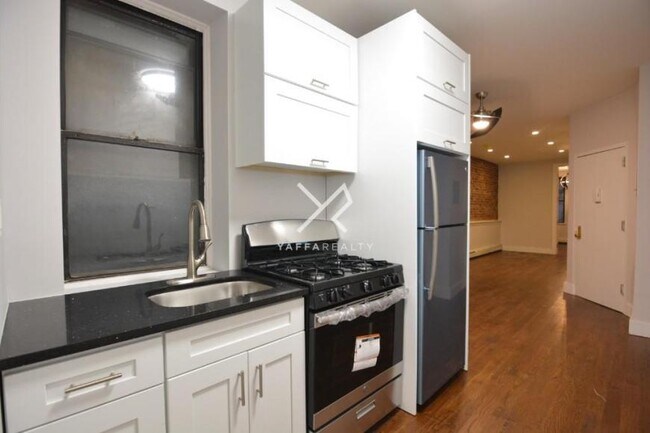 Primary Photo - 2 bedroom in Flushing NY 11385