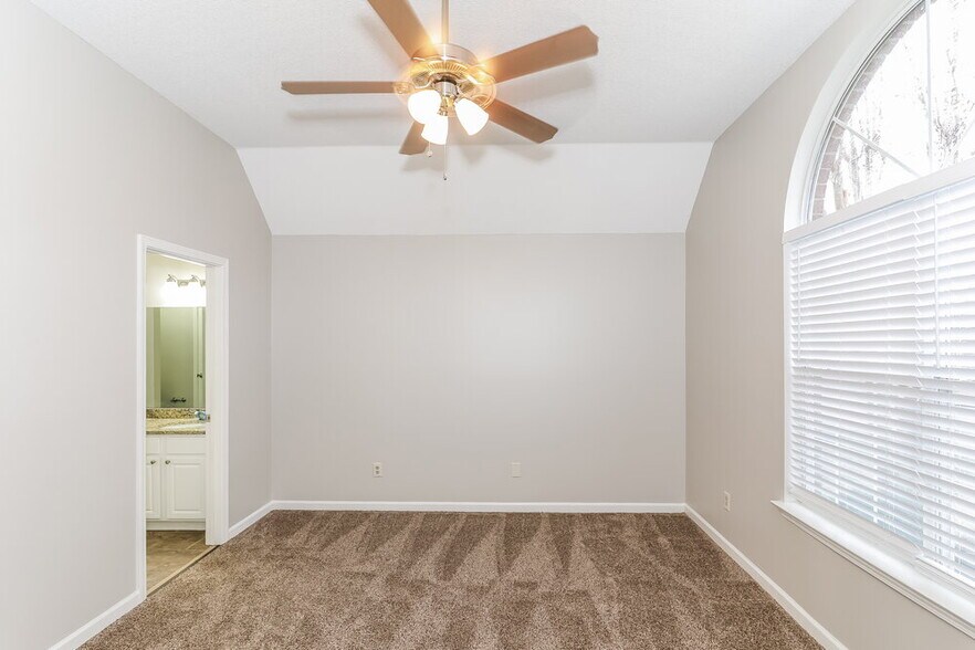 Building Photo - 995 Scofield Dr