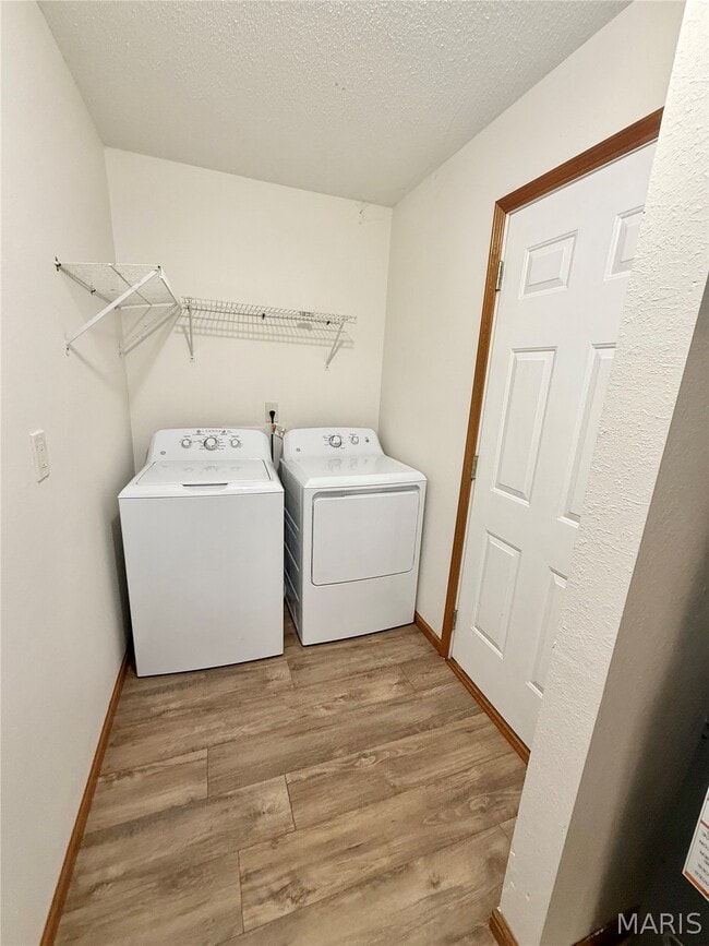 Building Photo - 455 S 6th St