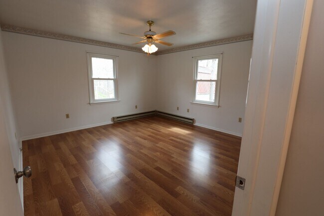 Building Photo - Charming 2-Bedroom Home with Spacious Yard & Sunroom – $1,600/Month