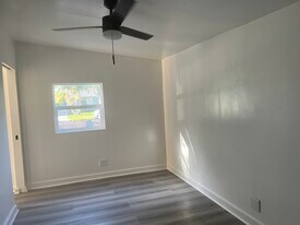 Building Photo - 2212 Clyde Ave