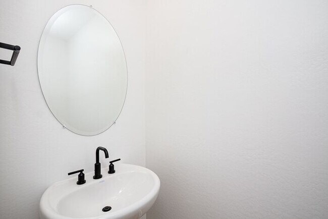 Building Photo - MOVE IN SPECAILS!! ONE MONTH RENT FREE!! Laveen Home Up For RENT! 4BD 2.5 BA