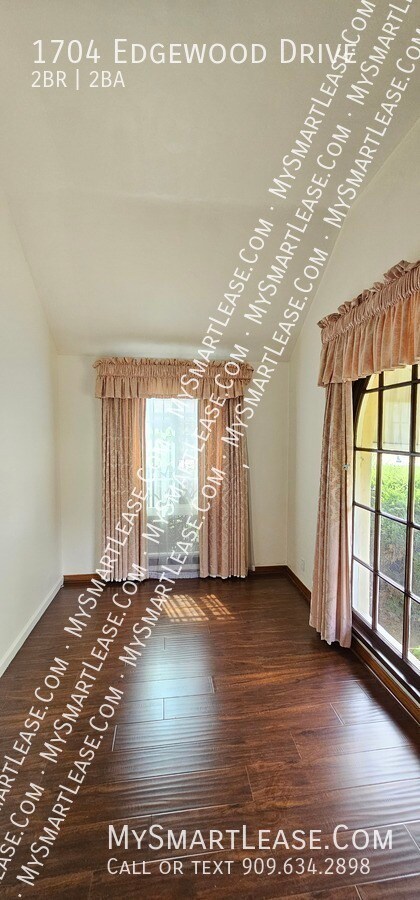 Building Photo - 1704 Edgewood Dr