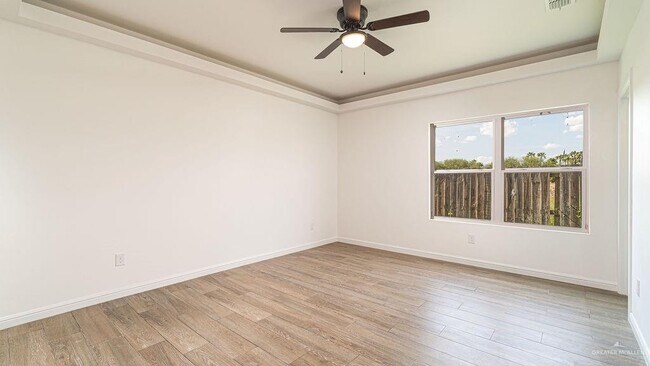 Building Photo - 15 E Yuma Ave