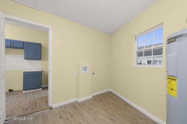 Building Photo - 1443 W 22nd St
