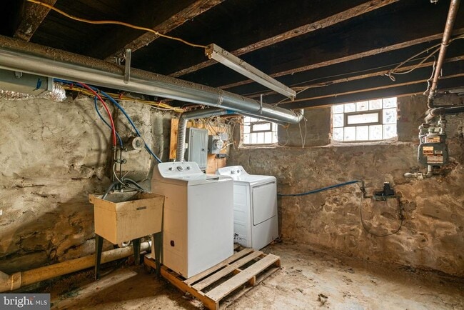 Building Photo - 2035 Watkins St