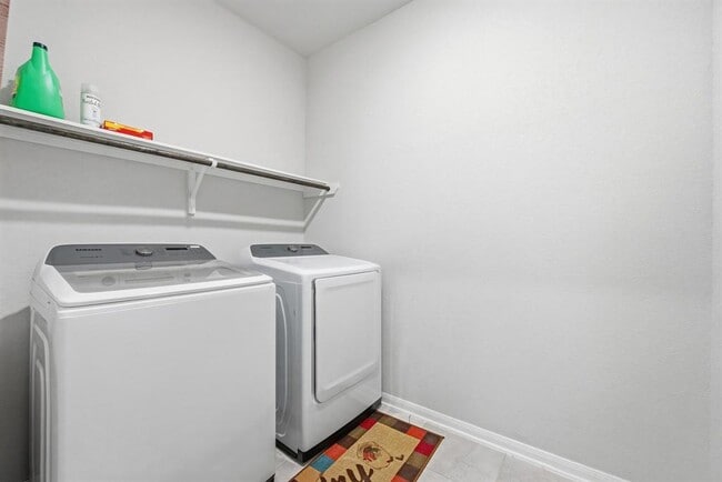 Building Photo - 5928 Agostino Dr