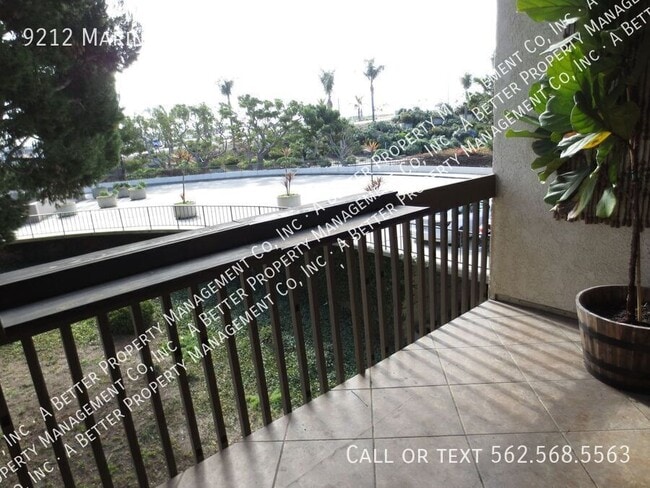 Building Photo - 9212 Marina Pacifica Dr N