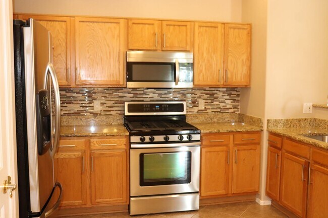 Building Photo - 4943 W Rosebay Dr