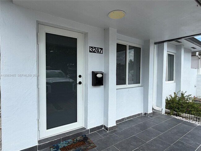 Building Photo - 3247 SW 92nd Ave
