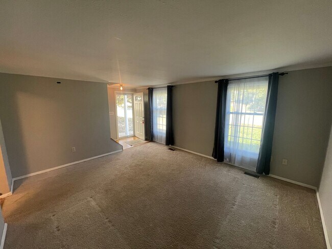 Building Photo - 7964 Covington Ave