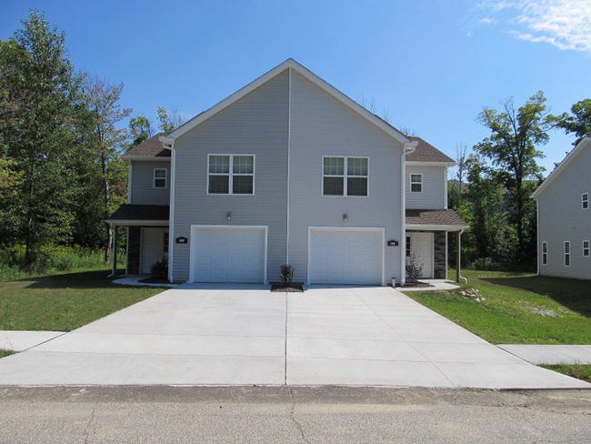 Building Photo - 4927 Grouse Holw Dr