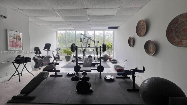 Building Photo - 1750 James Ave