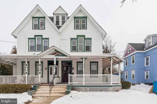 Building Photo - 11 Lexington Ave