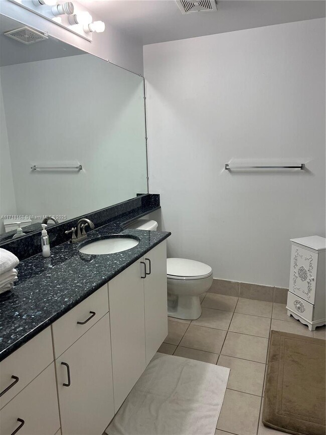 Building Photo - 780 S Sapodilla Ave