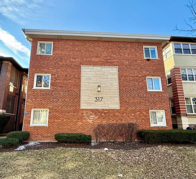 Building Photo - Pristine 2 Bedroom, 1 Bathroom Condo Available NOW! Heat, Water, & Parking INCLUDED in Rent!