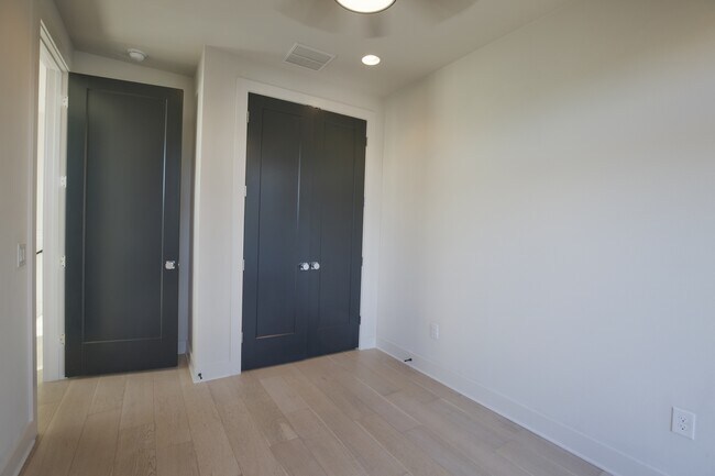 Building Photo - 1708 Perez St