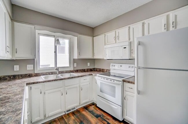 Kitchen - 3117 Central Ave NE