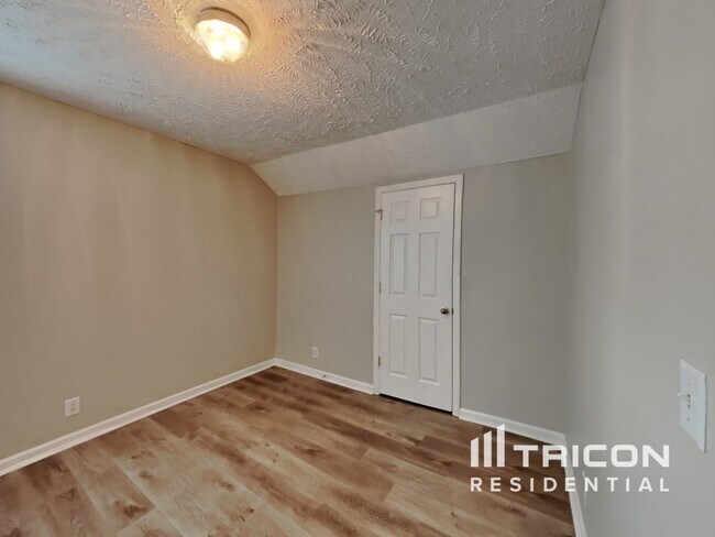 Building Photo - 2819 Elijah Dr