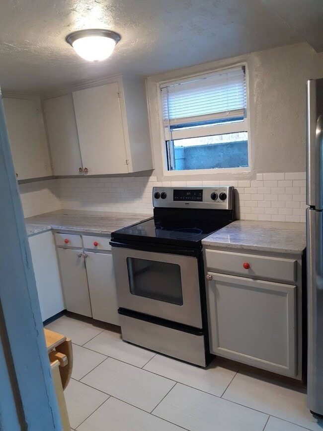 Building Photo - Nice Corner Lot