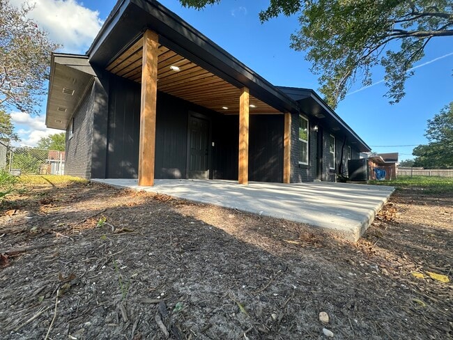 Building Photo - 1517 Bonham Dr