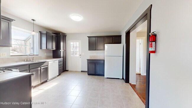 Building Photo - 16 Bailey St